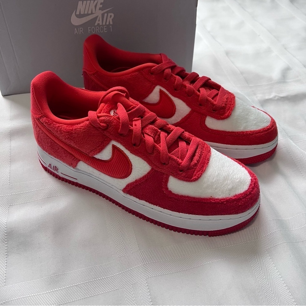 Nike Air Force 1 GS Red & White Low Tops Youth 6.5Y Valentine Vibes - Picture 4 of 12